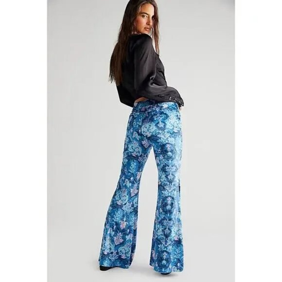 024 Free People Hold Me Closer Bell Bottom Pants NWOT Size Small - Picture 2 of 7